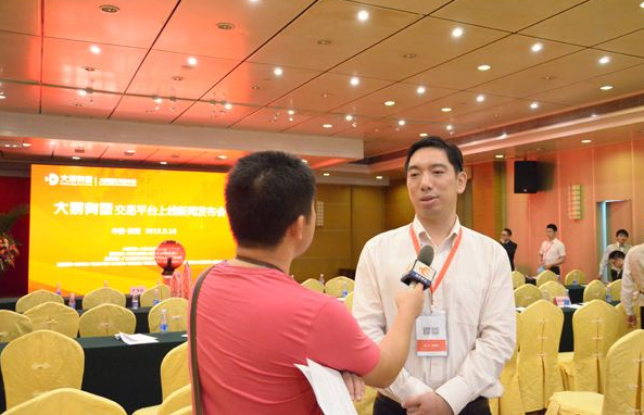 “海内存知己天涯若比邻表达的意思是什么？”