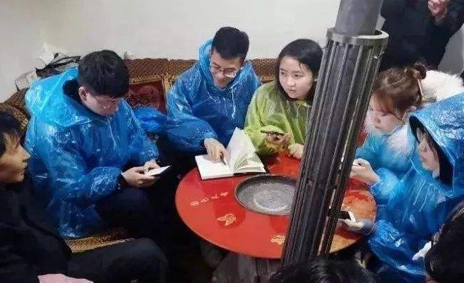“公务员考试考些什么文案？”