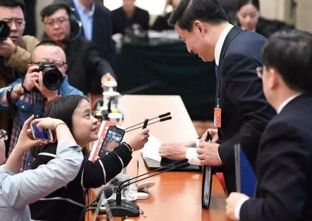 “代孕是亲生的吗？”