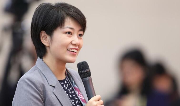 “《山居秋暝》表达了诗人怎样的感情？”